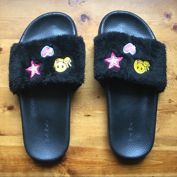 NWOT Bebe Girls size XL/4-5 black emoji slipper - Picture 2 of 8